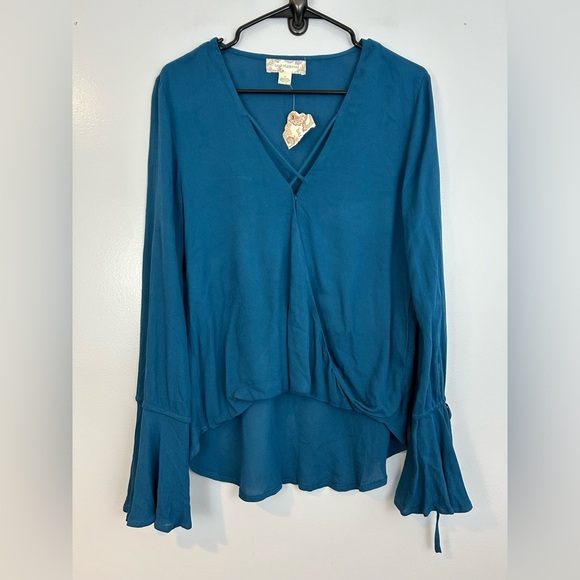 NWT Band of Gypsies Blue Bell Sleeve Faux Wrap Criss Cross Boho Blouse Size XS - Picture 2 of 9